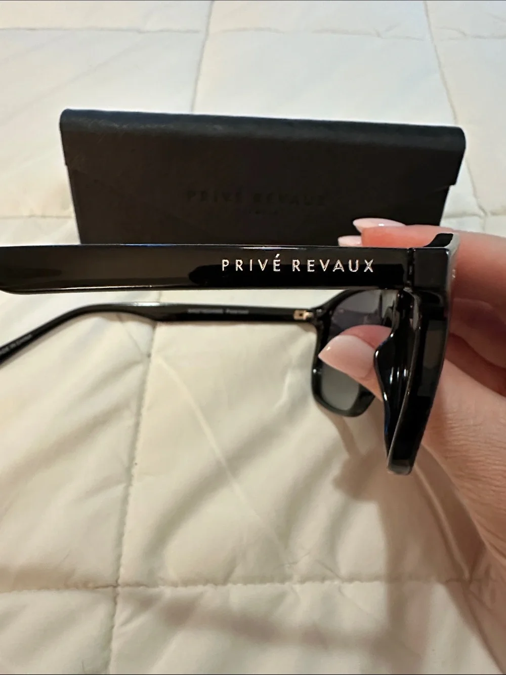 Brand new, never worn. Privé Revaux Men’s Black Gradient Aviator Sunglasses